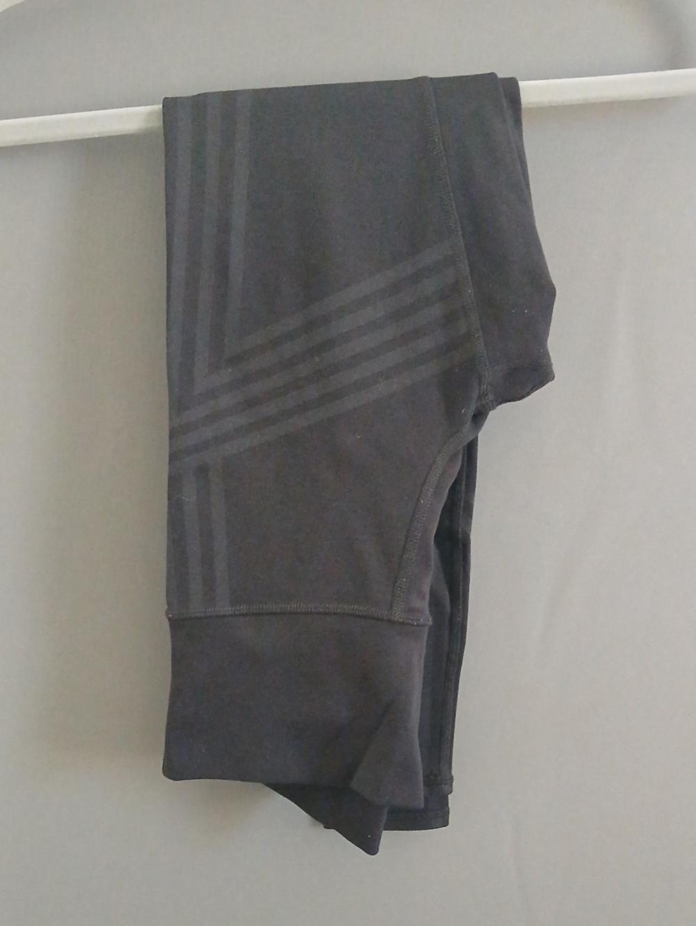 ALO Yoga Black High-Rise Leggings with Subtle Stripe Detail